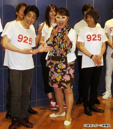  「９２５（くにこ）」Ｔシャツを着た共演者を従えて登場した山田