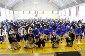  盛岡市立大宮中学校で講演を行った福田こうへい