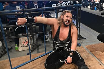 試合後ＹＯＨに手錠をかけられたＥＶＩＬ