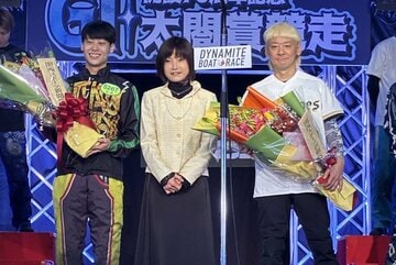 右から湯川浩司、日高逸子さん、石本裕武