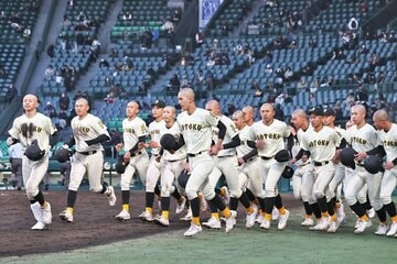 延長10回の激闘の末、初戦敗退となった崇徳ナイン