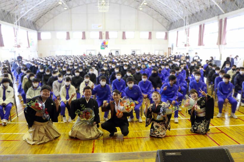  盛岡市立大宮中学校で講演を行った福田こうへい