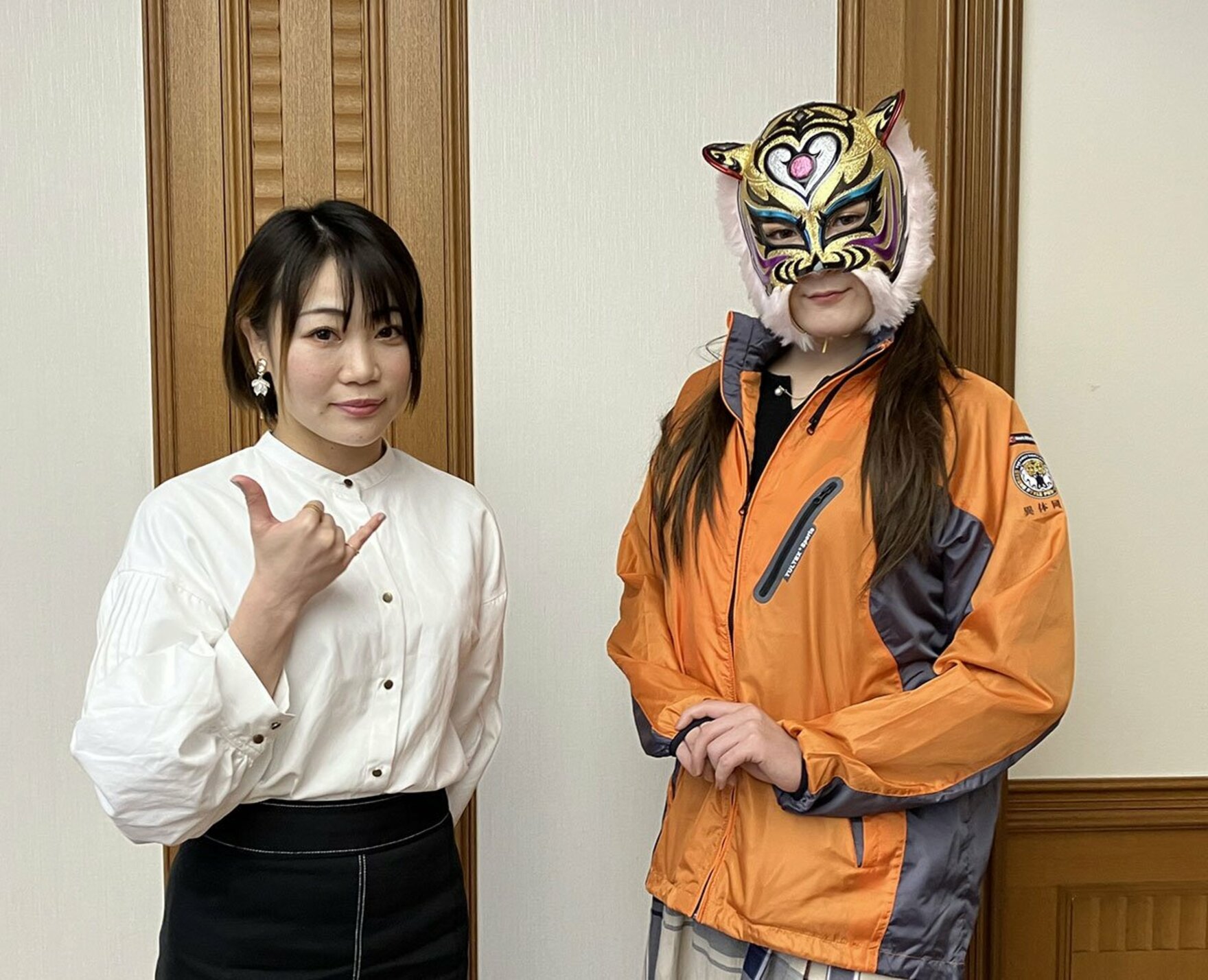 ウナギ・サヤカを加えて３WAY戦を戦う本間多恵（左）とタイガー・クイーン