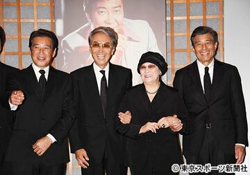 写真：石原裕次郎さん33回忌法要でまき子夫人「弔い上げ」発表 | 東