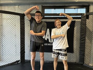 青木真也(左)とはスパーの経験もある伊澤星花