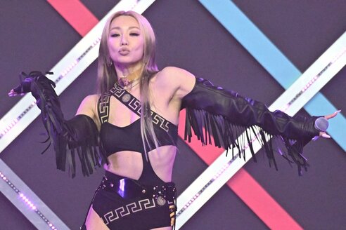 倖田來未 TikTok表彰式でド派手パフォーマンス「盛り上げちゃっていい