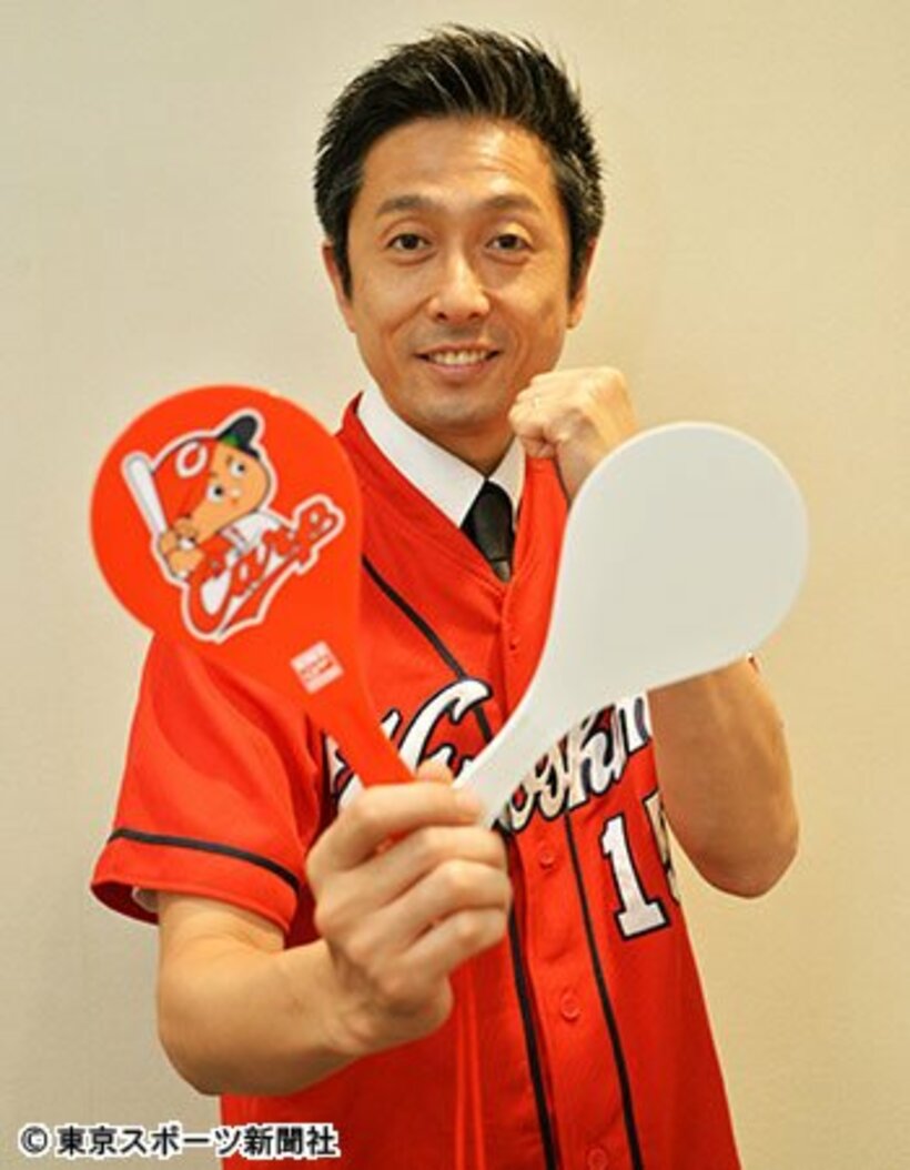 黒田のユニホーム姿でカープ愛を語るロザン宇治原