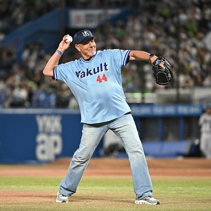 ファーストピッチに登場したヤクルトOBのジャック・ハウエル氏