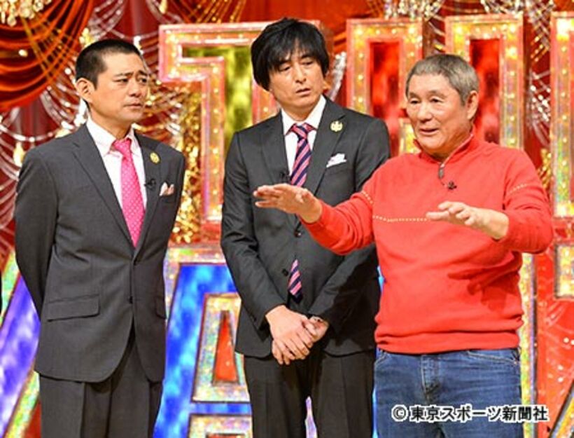 日本芸能大賞に輝いた博多華丸・大吉。右はたけし