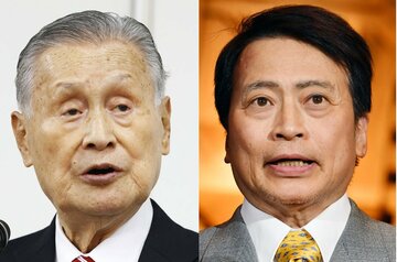  左から森会長、ラサール石井