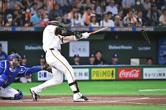 初回、投ゴロに倒れたキャベッジ