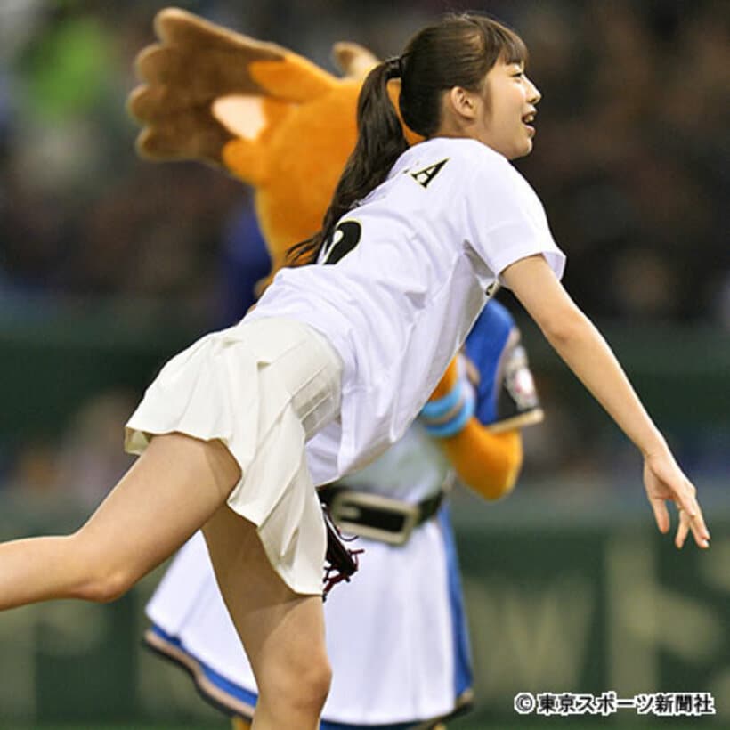 日ハム戦で始球式を行った牧野真莉愛