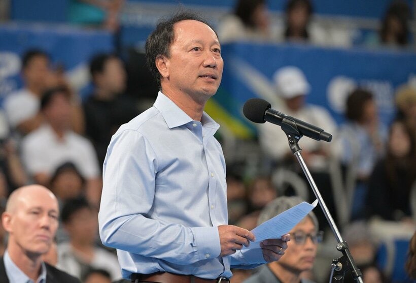 錦織圭引退セレモニーでスピーチする元コーチのマイケル・チャン氏
