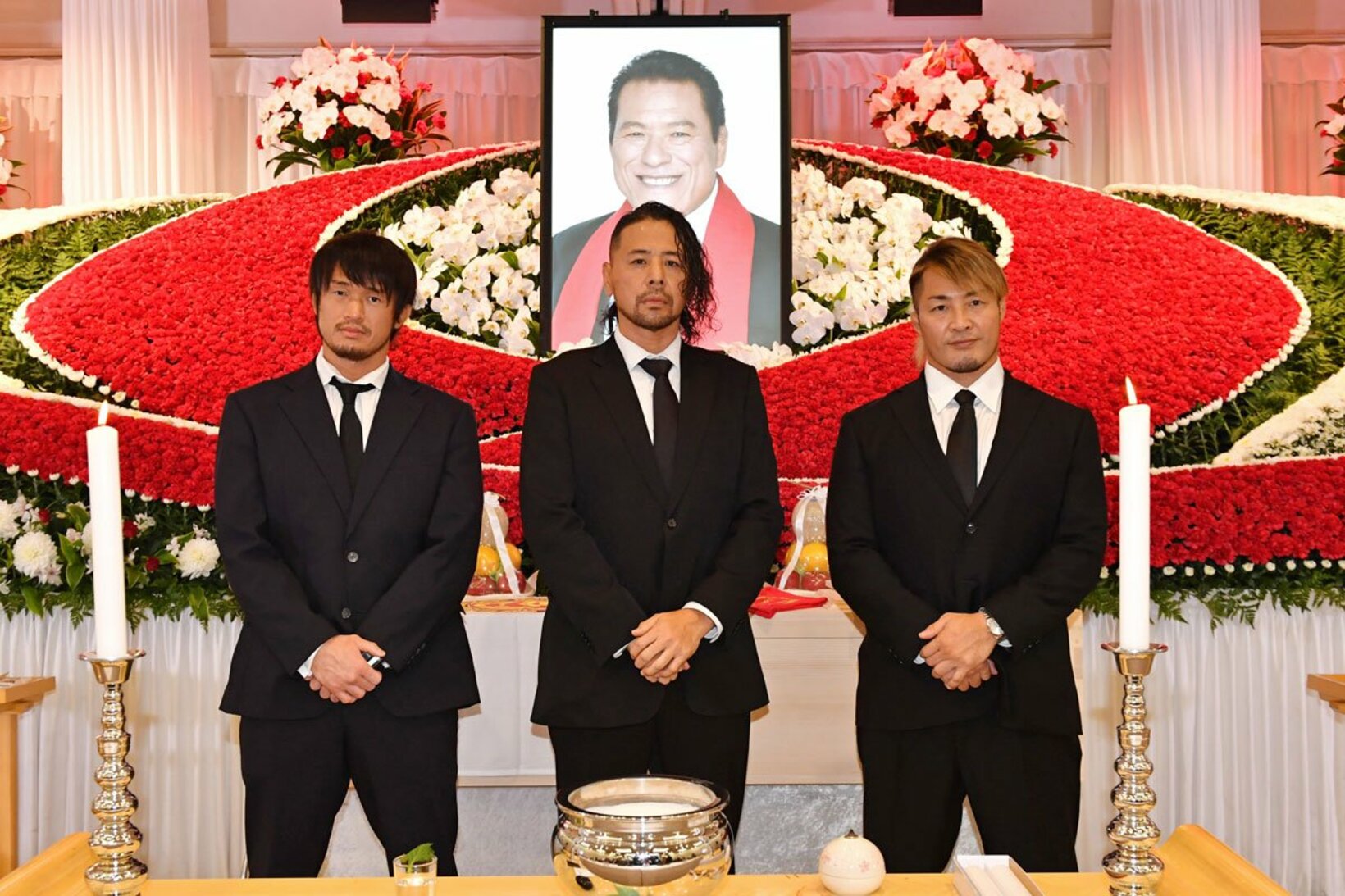 アントニオ猪木さん告別式で新闘魂三銃士の（左から）柴田、中邑、棚橋（22年10月、IGF提供）