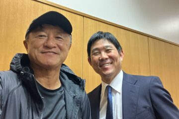 武田修宏氏（左）と日本代表の森保一監督（武田修宏氏ブログから）
