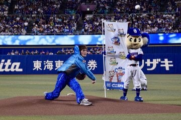 始球式を行う北野輝季