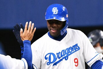 中日・アキーノ