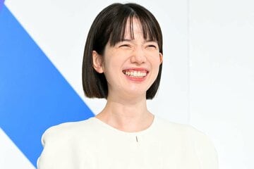満面の笑みの弘中綾香アナ