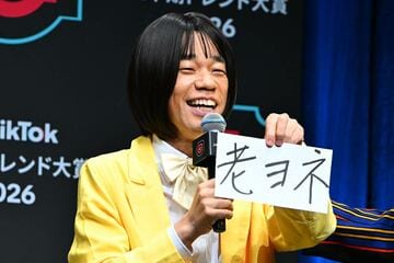 おヨネのモノマネをするCOWCOW多田