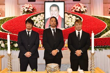 アントニオ猪木さん告別式で新闘魂三銃士の（左から）柴田、中邑、棚橋（22年10月、IGF提供）