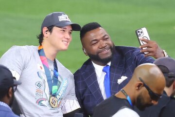 大谷翔平と自撮りするオルティス氏