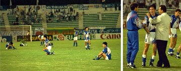 【写真左】試合終了後、カズ（右端）をはじめ、イレブンはピッチ上に崩れ落ちた【写真右】泣きじゃくる柱谷主将（中）はオフト監督（右）に慰められた