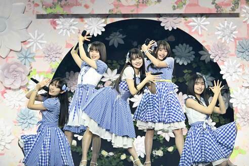 AKB19期生5人お披露目 最年少は13歳 魚さばきや落語…個性的な