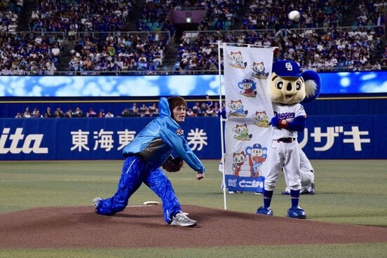 始球式を行う北野輝季