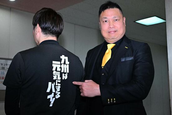NPO法人・九州プロレスの理事長を務める筑前りょう太（右）