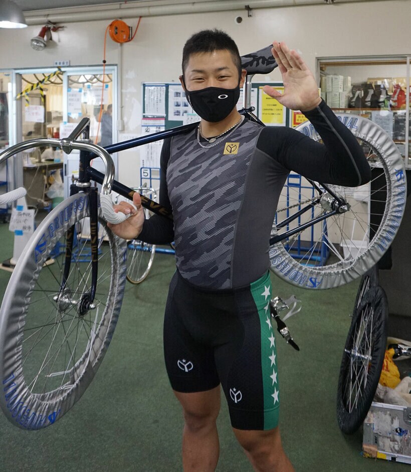  近藤翔馬は〝禁断のポーズ〟を披露