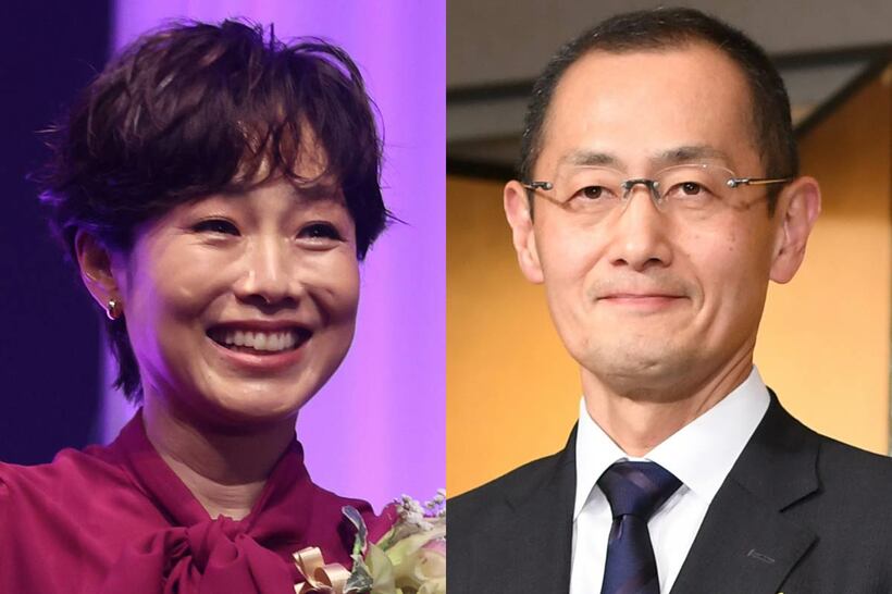 有働由美子（左）と山中伸弥教授