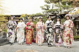 左から眞鍋杏樹、早川夢菜、本郷柚巴、貞野遥香、平山真衣、佐月愛果、中野美来（Ｃ）Ｓｈｏｗｔｉｔｌｅ
