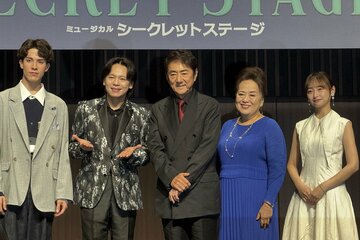 製作発表会見に出席した（左から）東島京、中川晃教、市村正親、渡辺えり、影山優佳