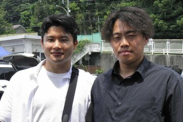 同県の東矢圭吾(左)に託して初日に臨む伊藤旭