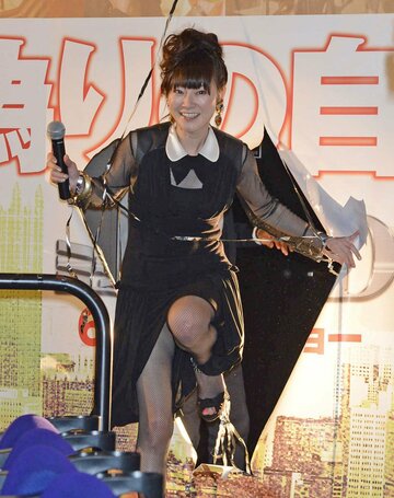 ボードを突き破って出てきた遠野なぎこ