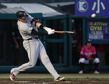 巨人はダルベックの１０号３ランで先制