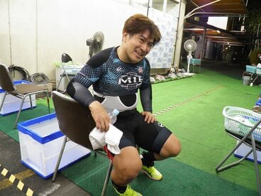 予選をクリアして安堵の表情の皿屋豊
