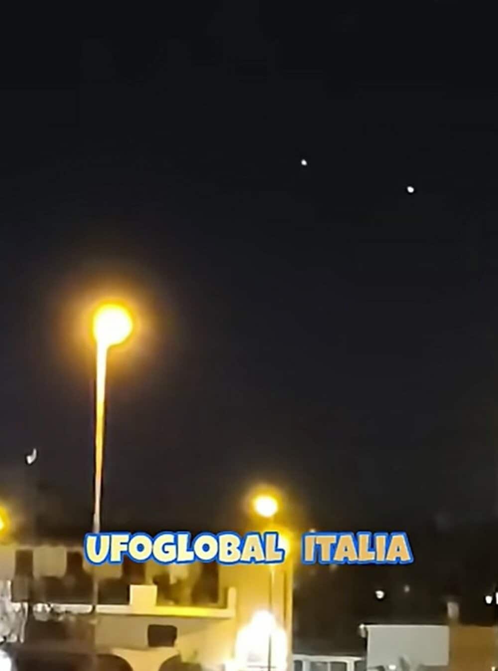 ３機のＵＦＯが…（１月１８日バーリで撮影、ＵＦＯグローバル・イタリアのフェイスブックから）