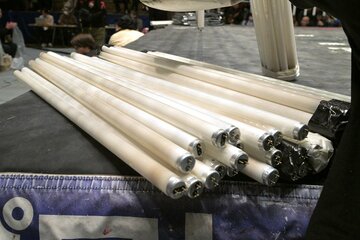 1・31後楽園大会に用意された蛍光灯は200本を超える