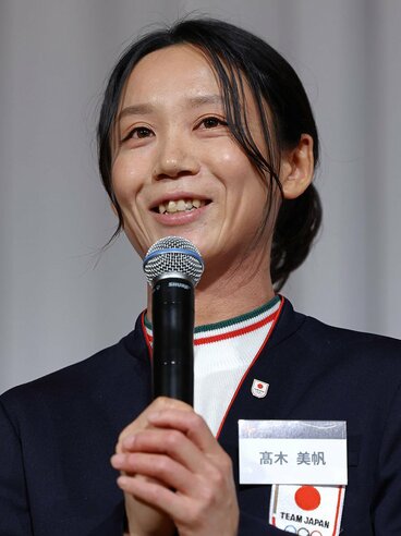 表彰式に出席した高木美帆（写真：アフロ／ＪＳＦ）