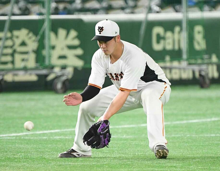  三塁の守備練習も開始した巨人・岸田行倫（東スポWeb）
