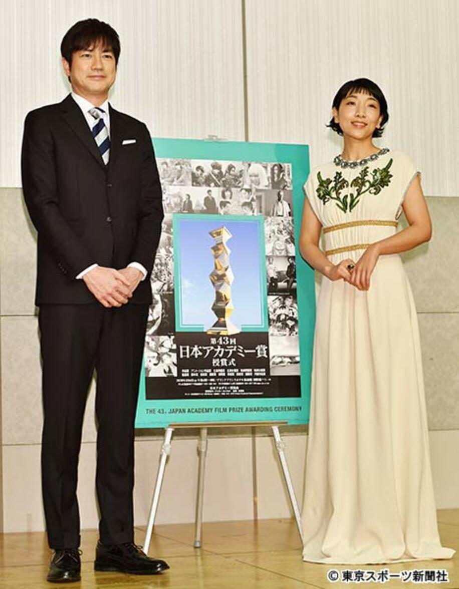  「第４３回日本アカデミー賞」授賞式の司会を務める羽鳥慎一（左）と安藤サクラ