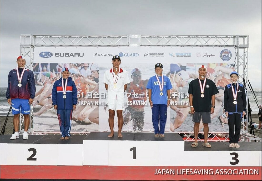 日本一を表彰された瀬良紘太(中央左=提供写真)