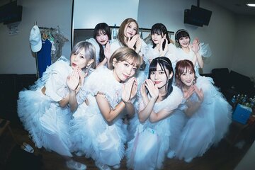 デビューした８人組ユニット「unSea」