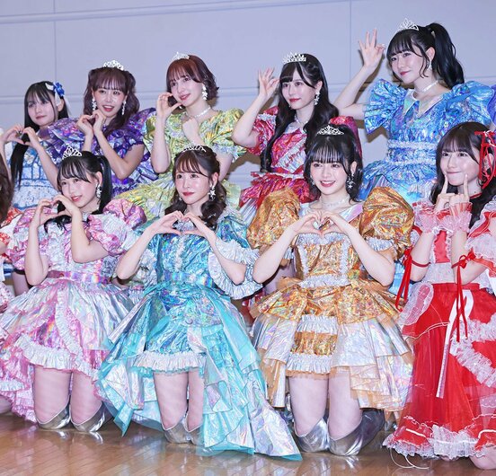 前列左からFRUITS ZIPPERの松本かれん、櫻井優衣、鎮西寿々歌、SWEET STEADYの白石まゆみ。後列左からCANDY TUNEの桐原美月、FRUITS ZIPPERの仲川瑠夏、早瀬ノエル、月足天音、真中まな