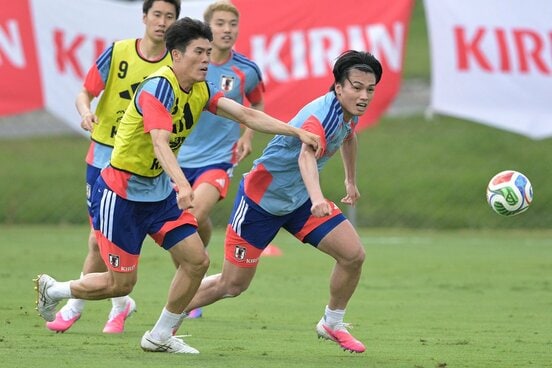 上田(右)は日本代表のモンテレイ合宿で奮闘