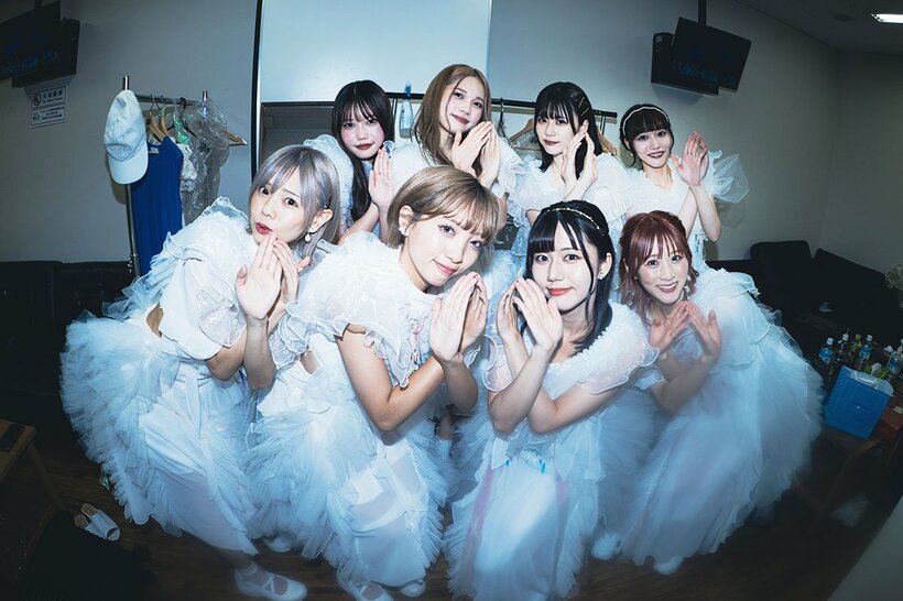 デビューした８人組ユニット「unSea」