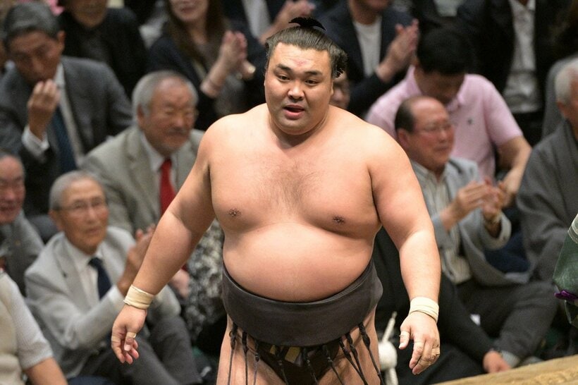 優勝決定戦で若隆景に敗れた霧島