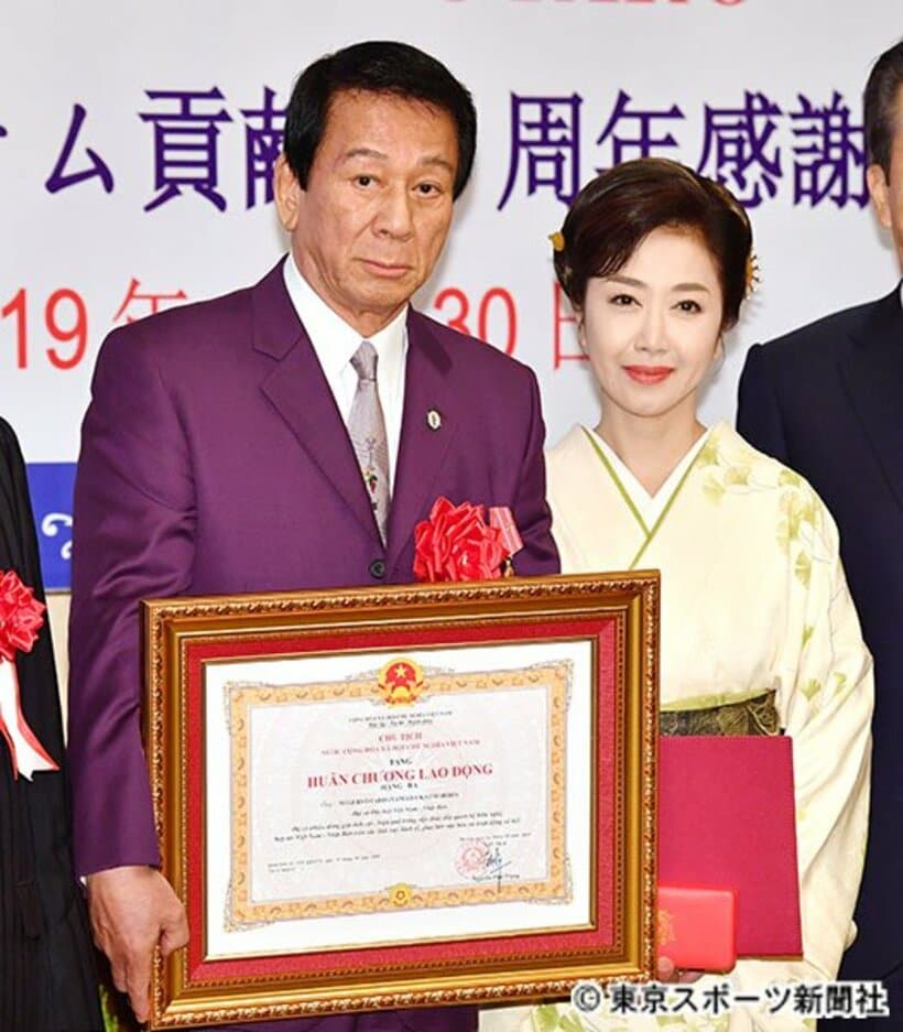  杉良太郎（左）と伍代夏子