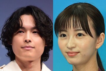 松村北斗（左）と岡崎紗絵